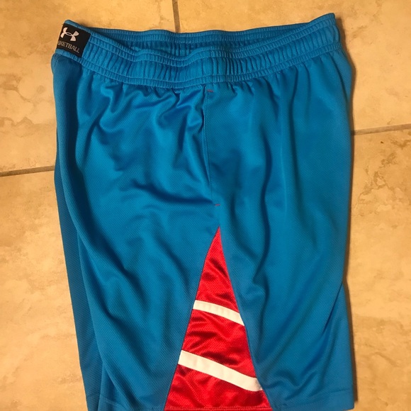 Under Armour basketball shorts - Picture 3 of 4
